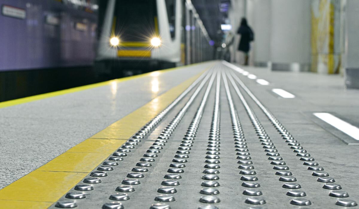 Erfahren Sie hier mehr über Bodenindikatoren und Leitsysteme.